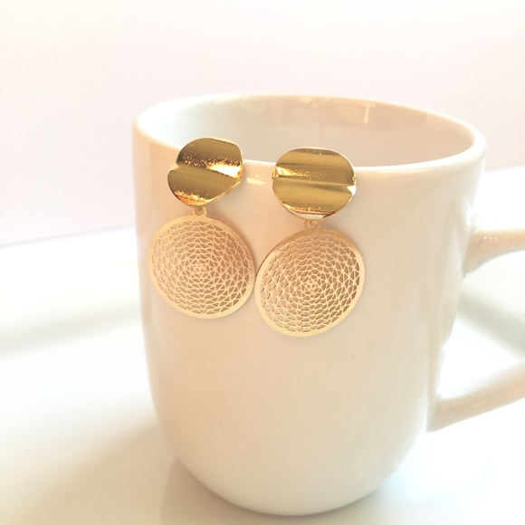 Geometric Circle Laser Cut Earrings - Picture 3 of 8